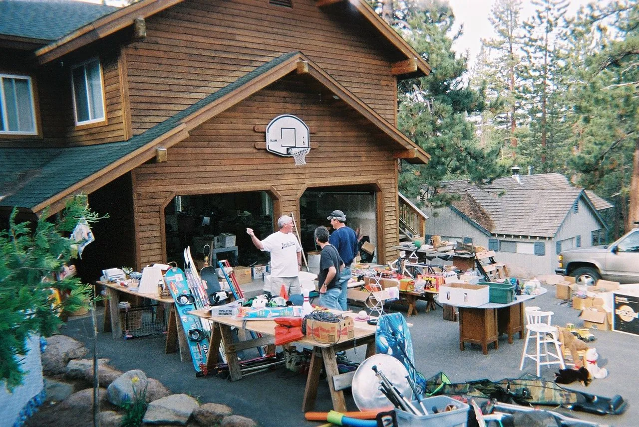 Estate Cleanouts: Handling Belongings with Care